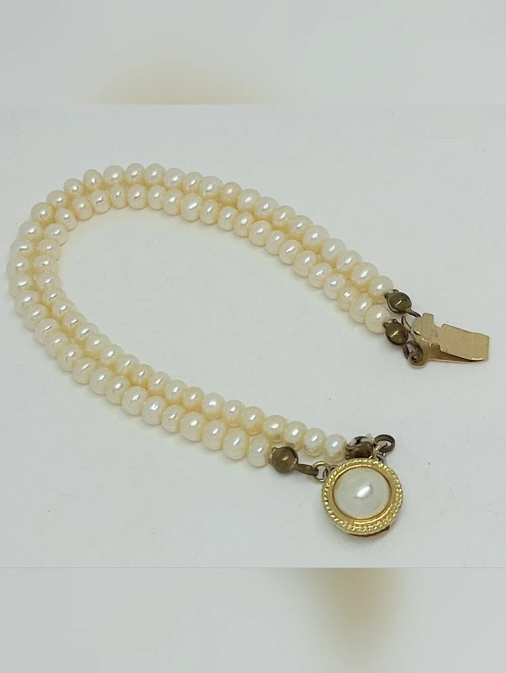* Vintage Two Strand Genuine Freshwater Pearls Unsigned Bracelet